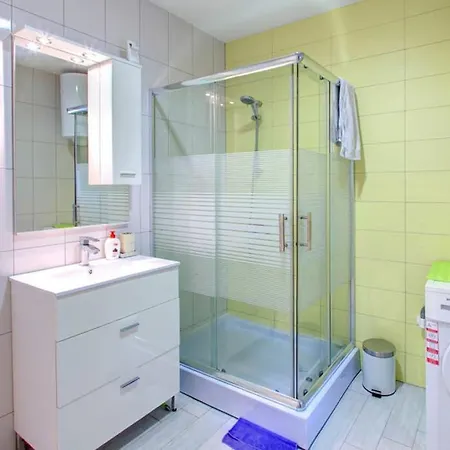 Delux شقة موستار